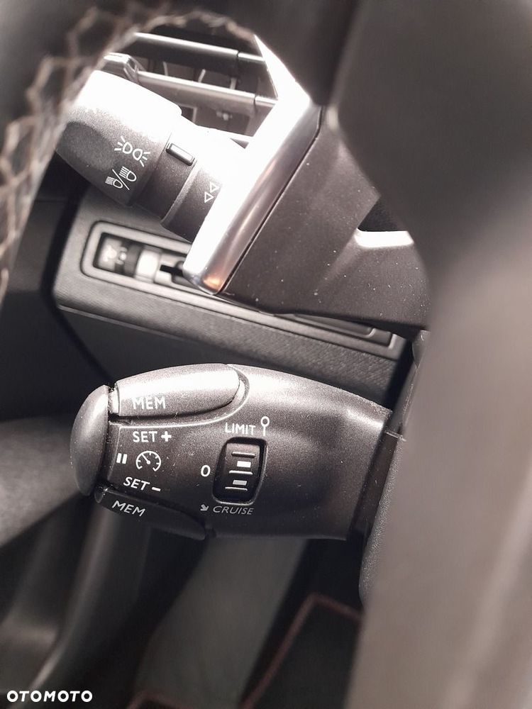 Peugeot 3008 1.5 BlueHDi Active S&S EAT8 - 16