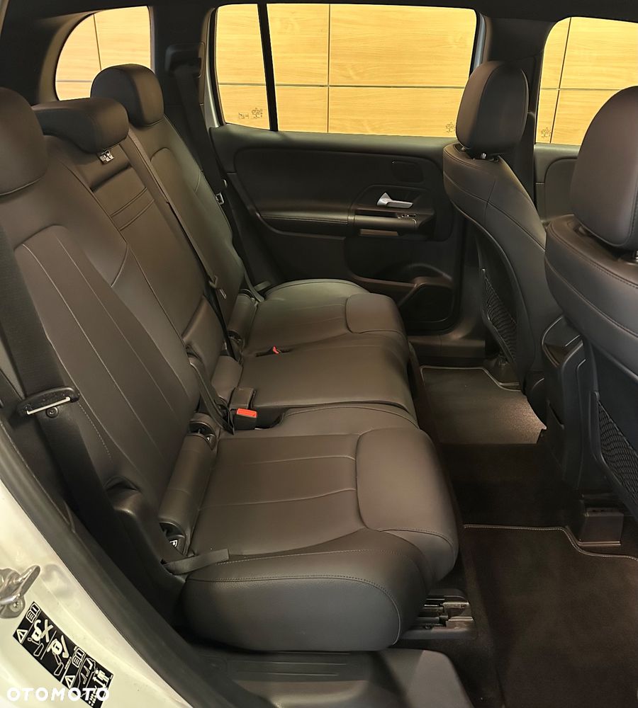 Mercedes-Benz GLB 200 7G-DCT - 23
