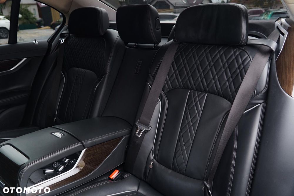BMW Seria 7 730d xDrive - 34