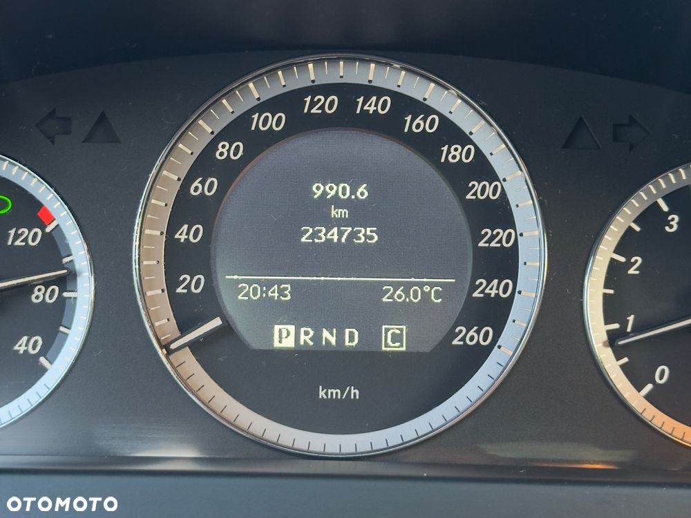 Mercedes-Benz Klasa C 180 CGI Automatik BlueEFFICIENCY - 15
