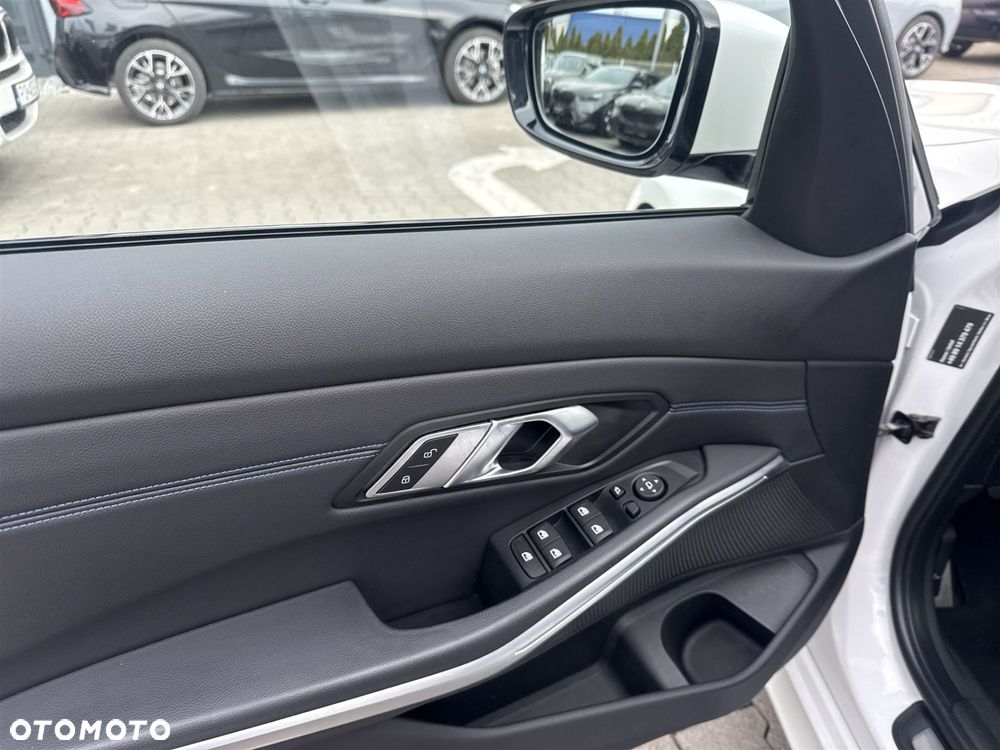 BMW Seria 3 320d xDrive - 9