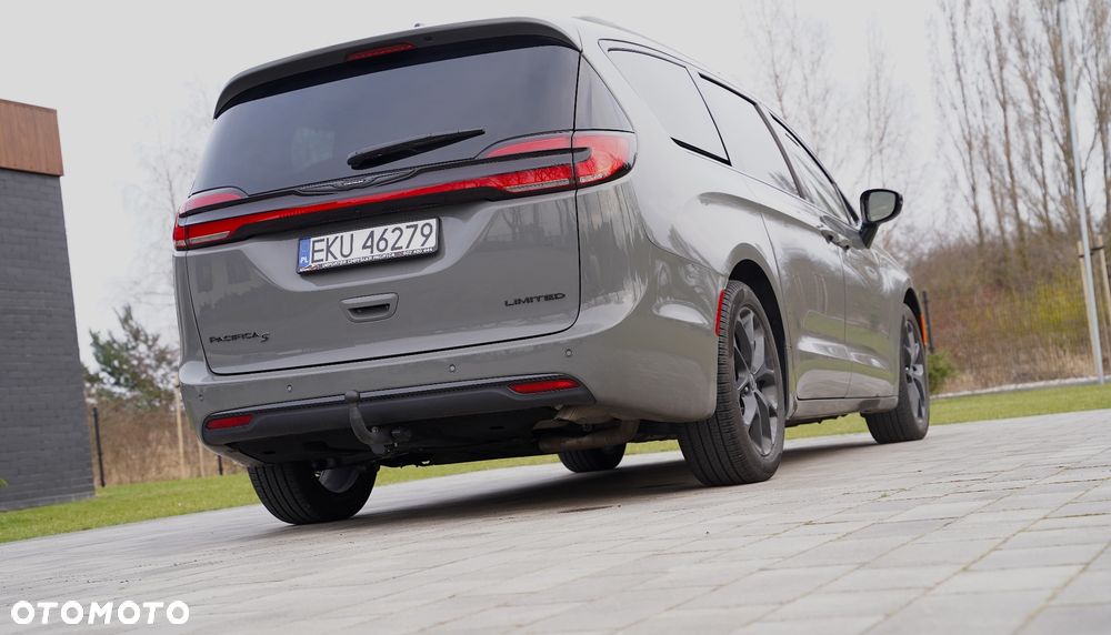 Chrysler Pacifica - 38