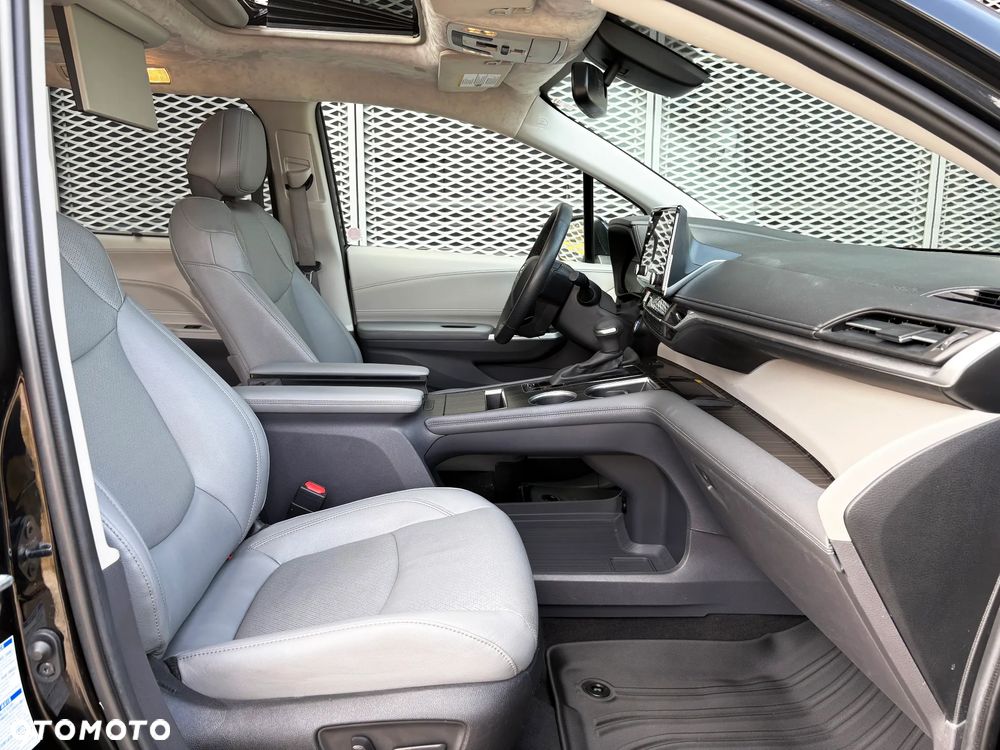 Toyota Sienna - 12