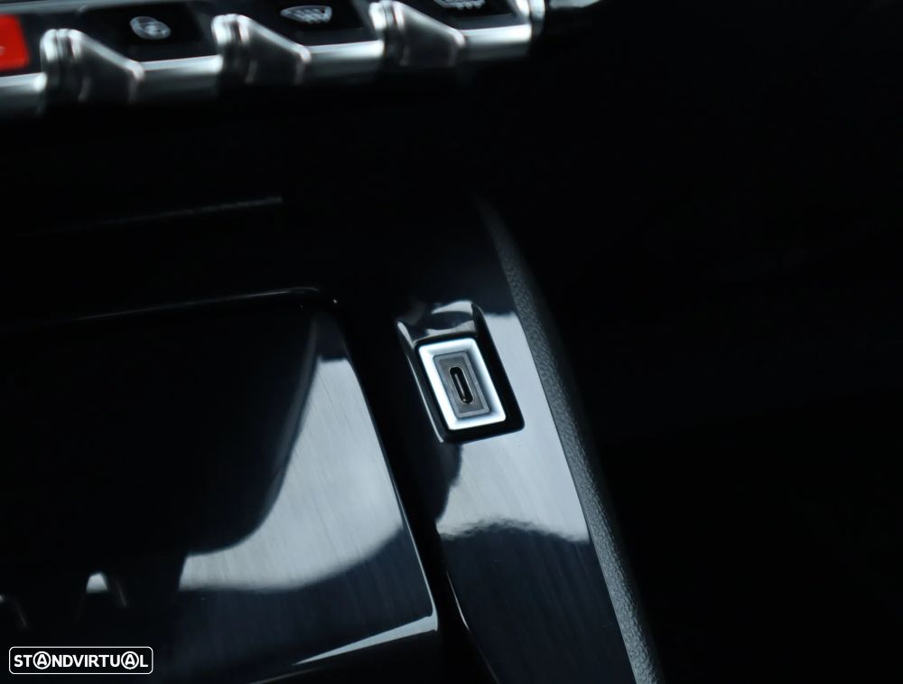 Peugeot 2008 1.2 PureTech Allure - 37