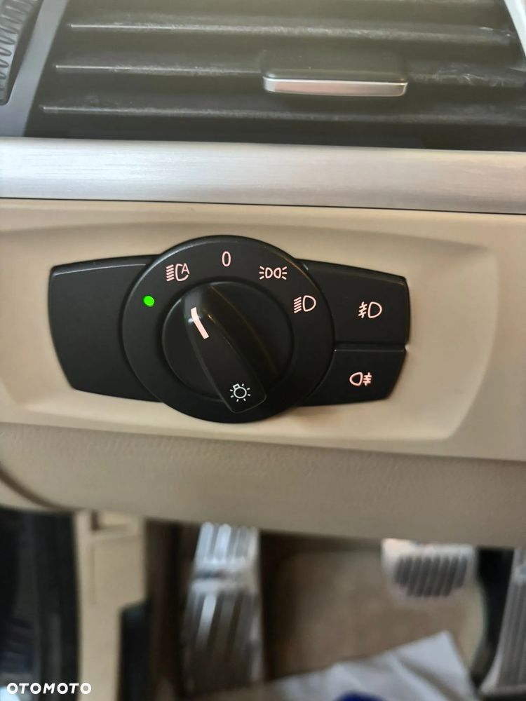 BMW Seria 3 320d DPF Touring - 12