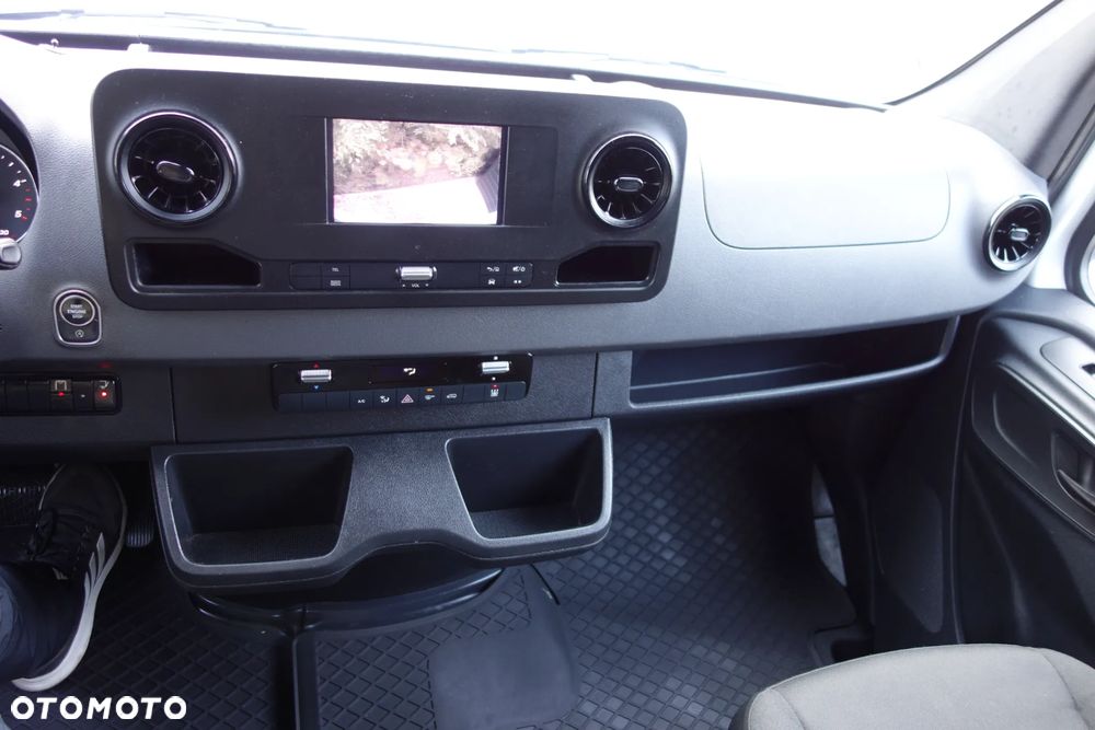 Mercedes-Benz Sprinter 3.0 Bluetec Automat 319  Kontener + Winda 750 kg. - 35