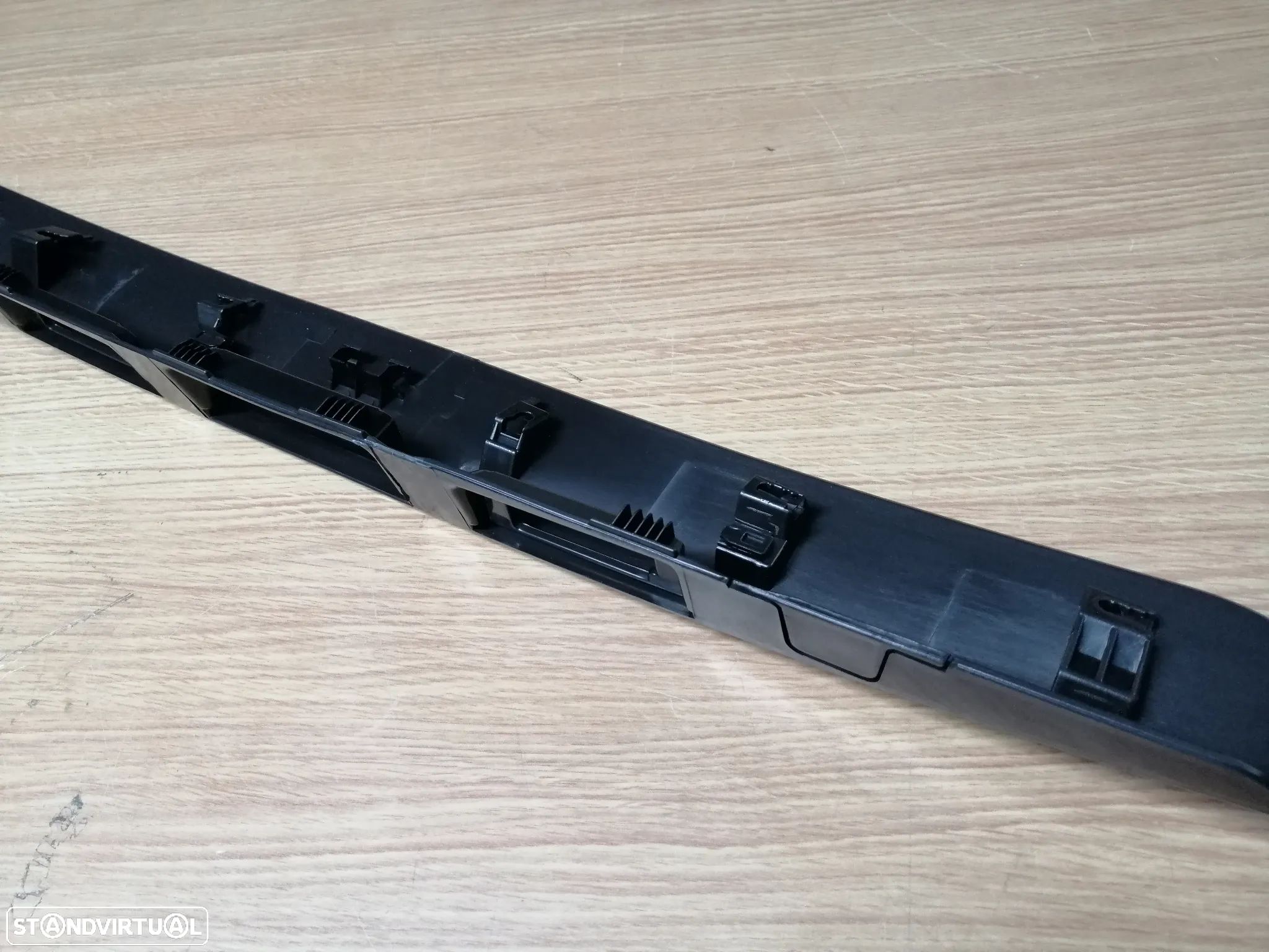 Pega /Friso da tampa da mala do Nissan Qashqai J10 NOVO - 1