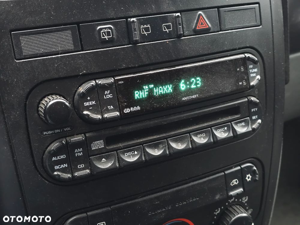 Chrysler Voyager 2.4 SE - 28