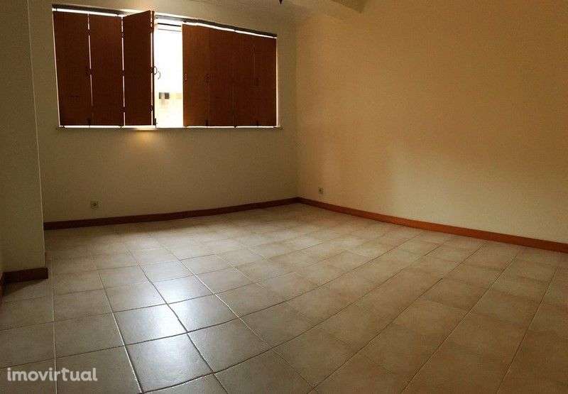 Apartamento T1 com Lg de garagem - Universidade - Grande imagem: 3/8