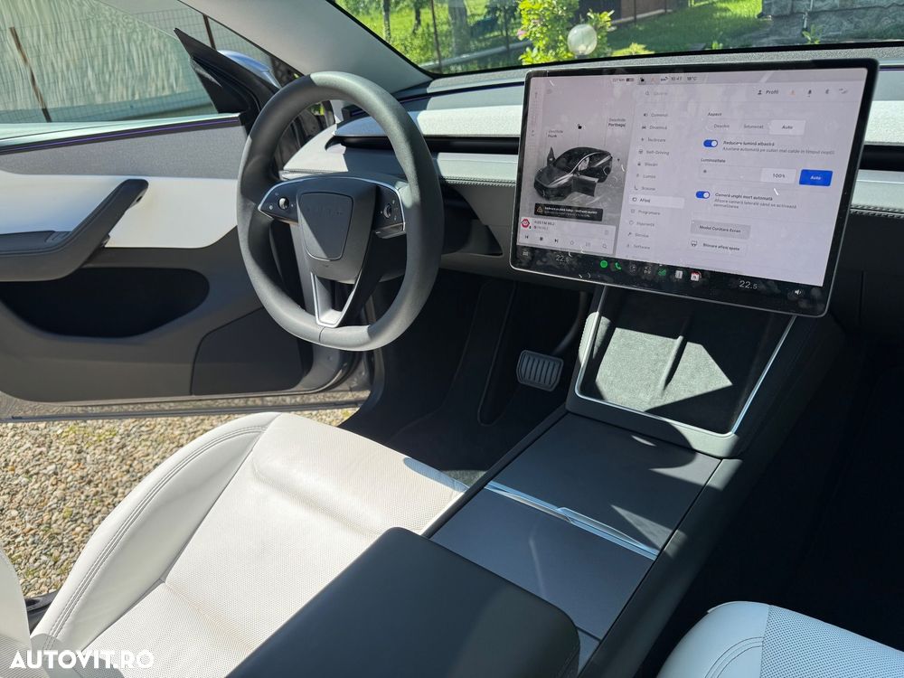 Tesla Model Y - 11