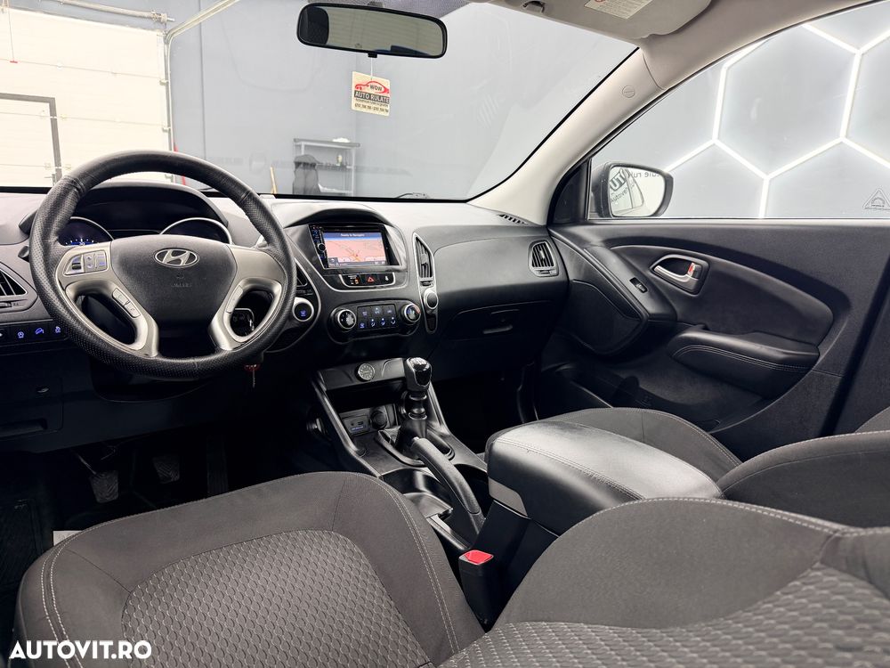 Hyundai ix35 1.7 CRDI 2WD blue Finale Silver - 18