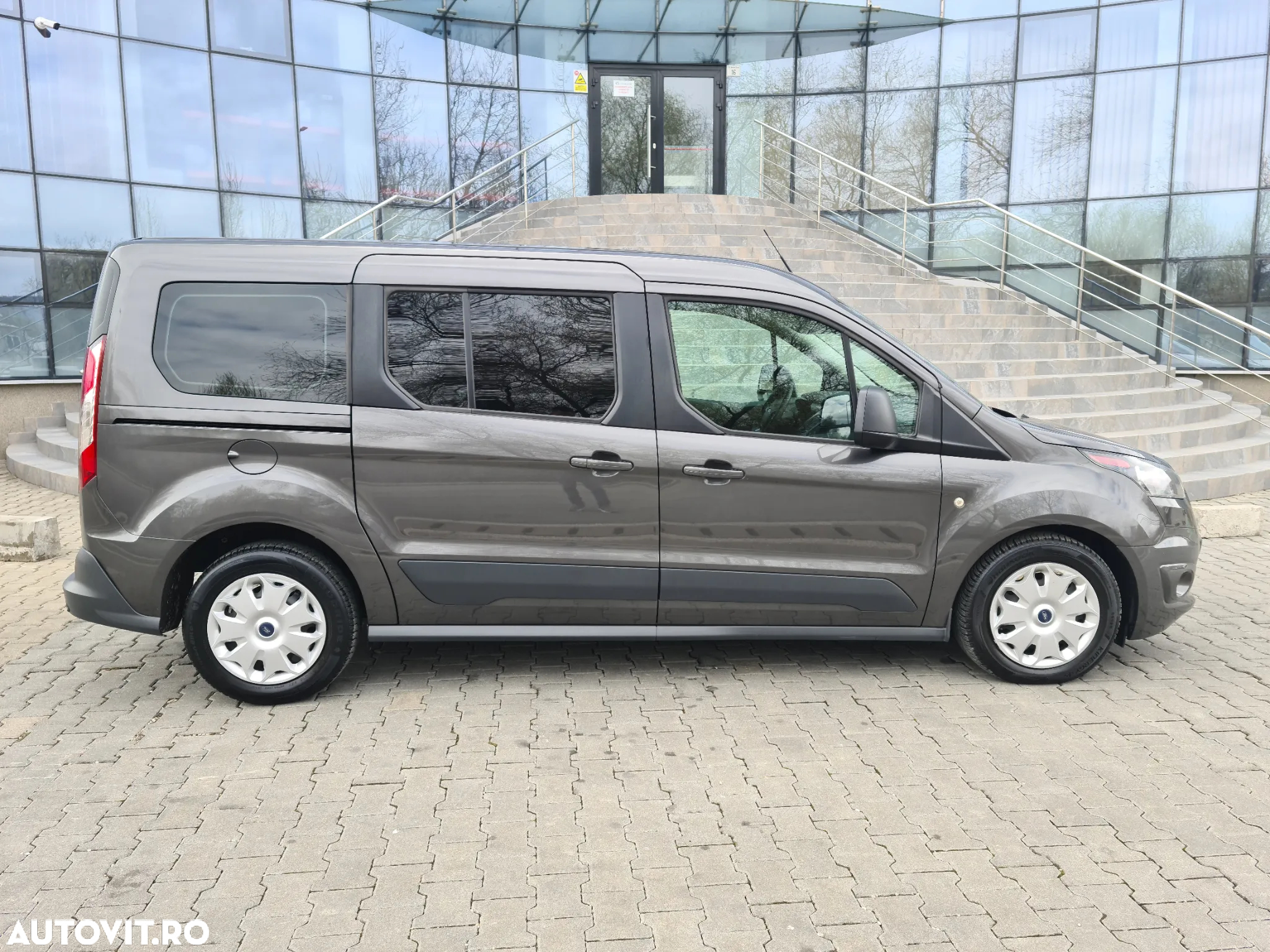 Ford Tourneo Connect 1.5 TDCi LWB (L2) Titanium - 12