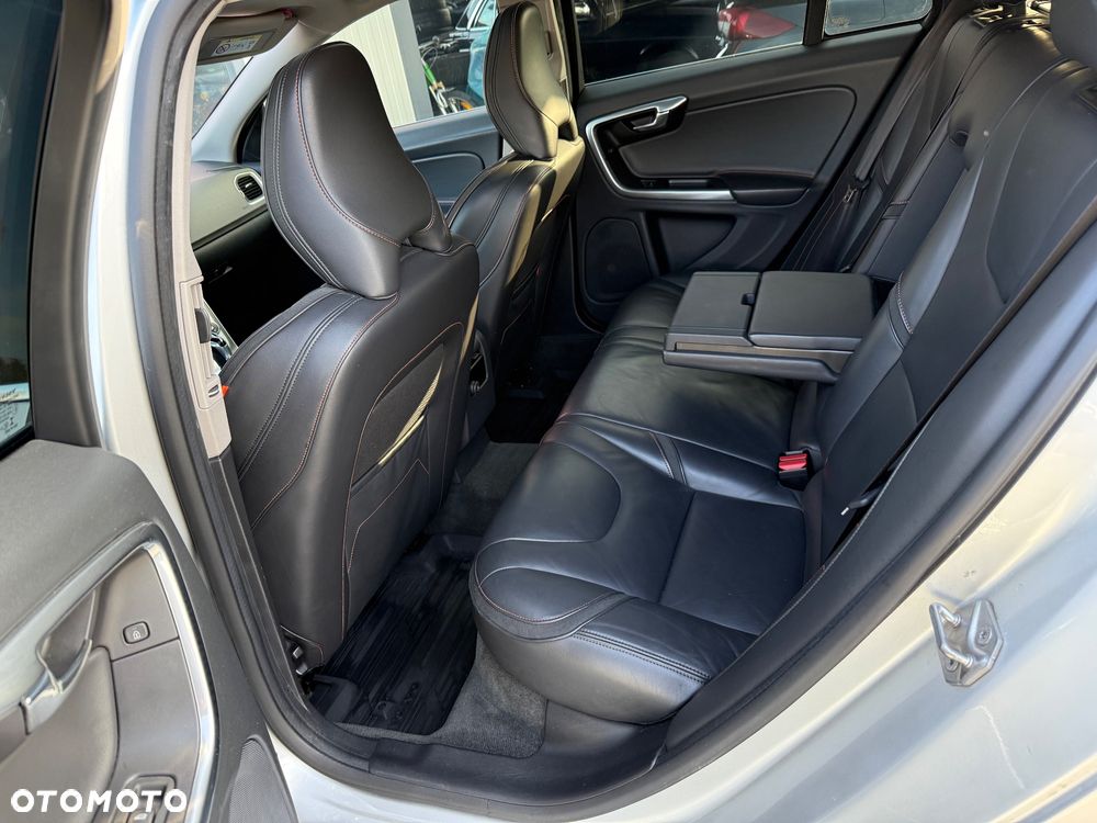 Volvo V60 D4 Drive-E Ocean Race - 11