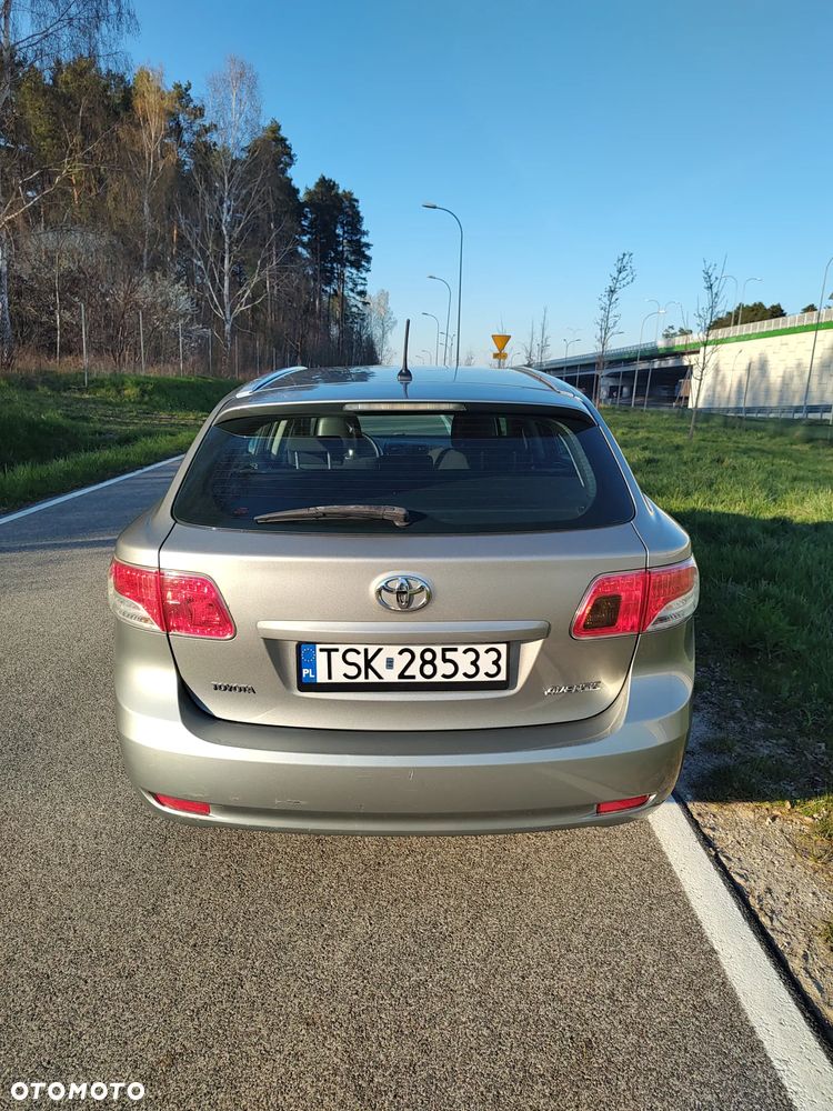 Toyota Avensis 1.8 Sol - 19