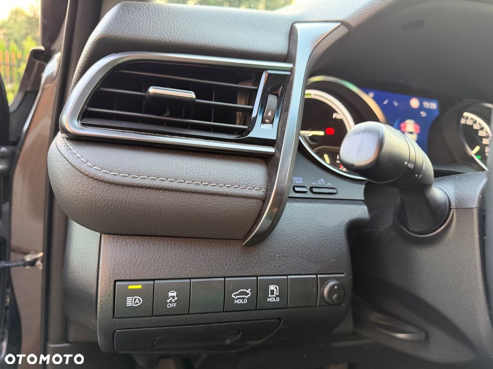 Toyota Camry - 18