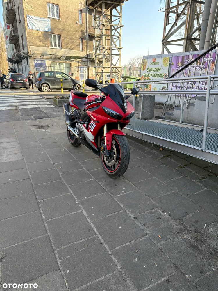 Yamaha R6 - 1