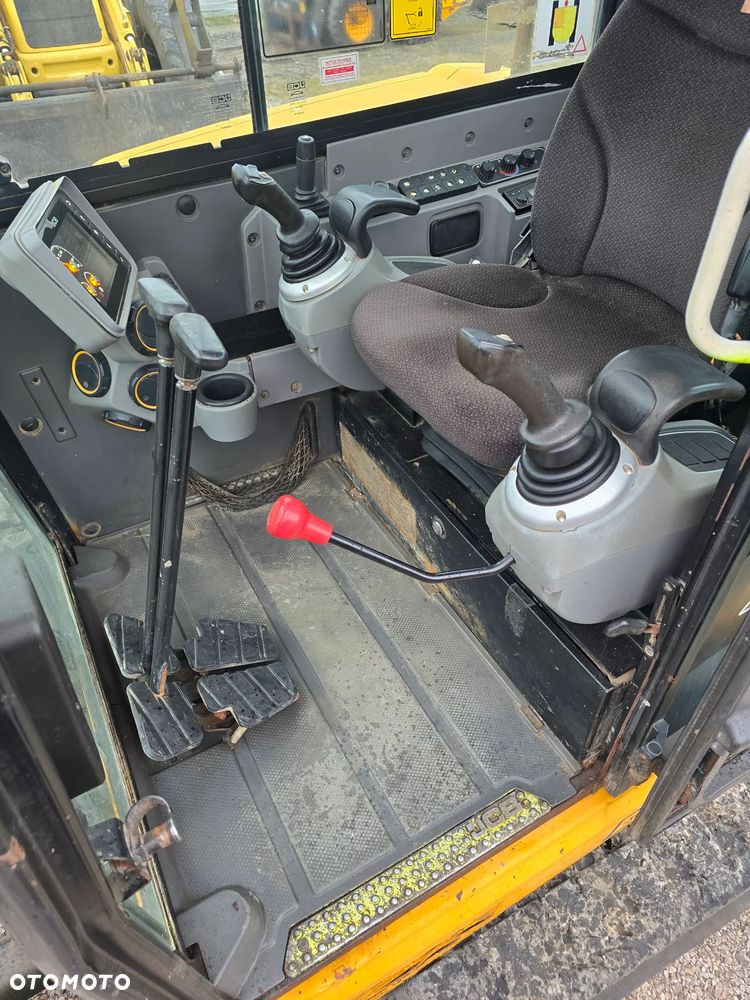 JCB - 3