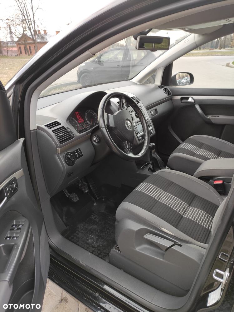 Volkswagen Touran - 3