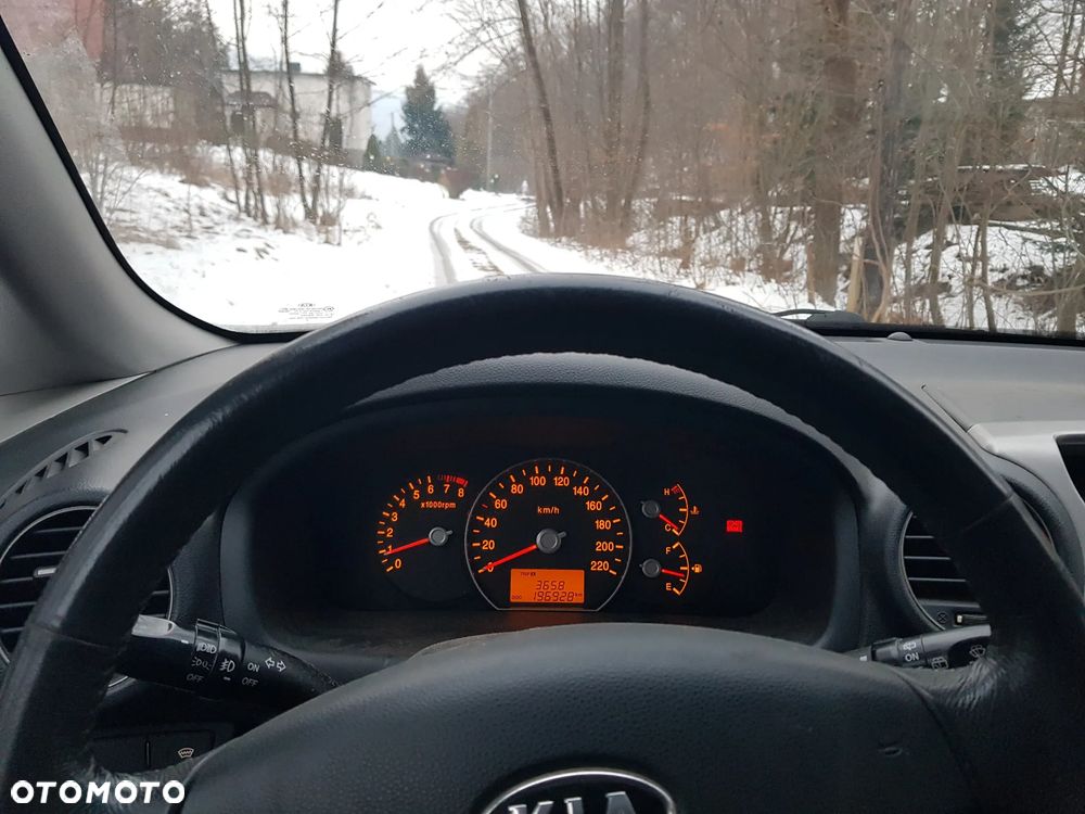 Kia Carens - 10