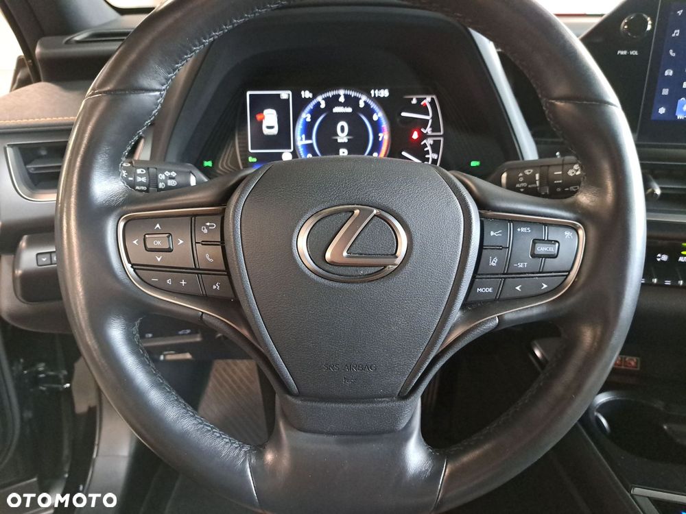 Lexus UX - 30