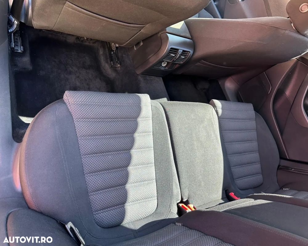 Volkswagen Passat - 21