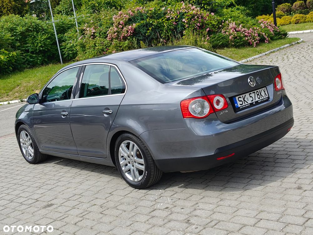 Volkswagen Jetta 2.0 FSI Comfortline - 13