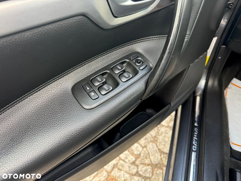 Volvo V70 2.4 Premium - 24