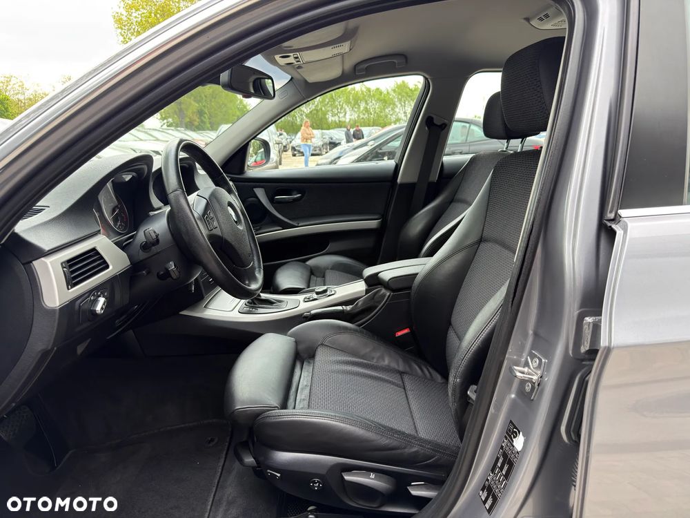 BMW Seria 3 325i Edition Exclusive - 26