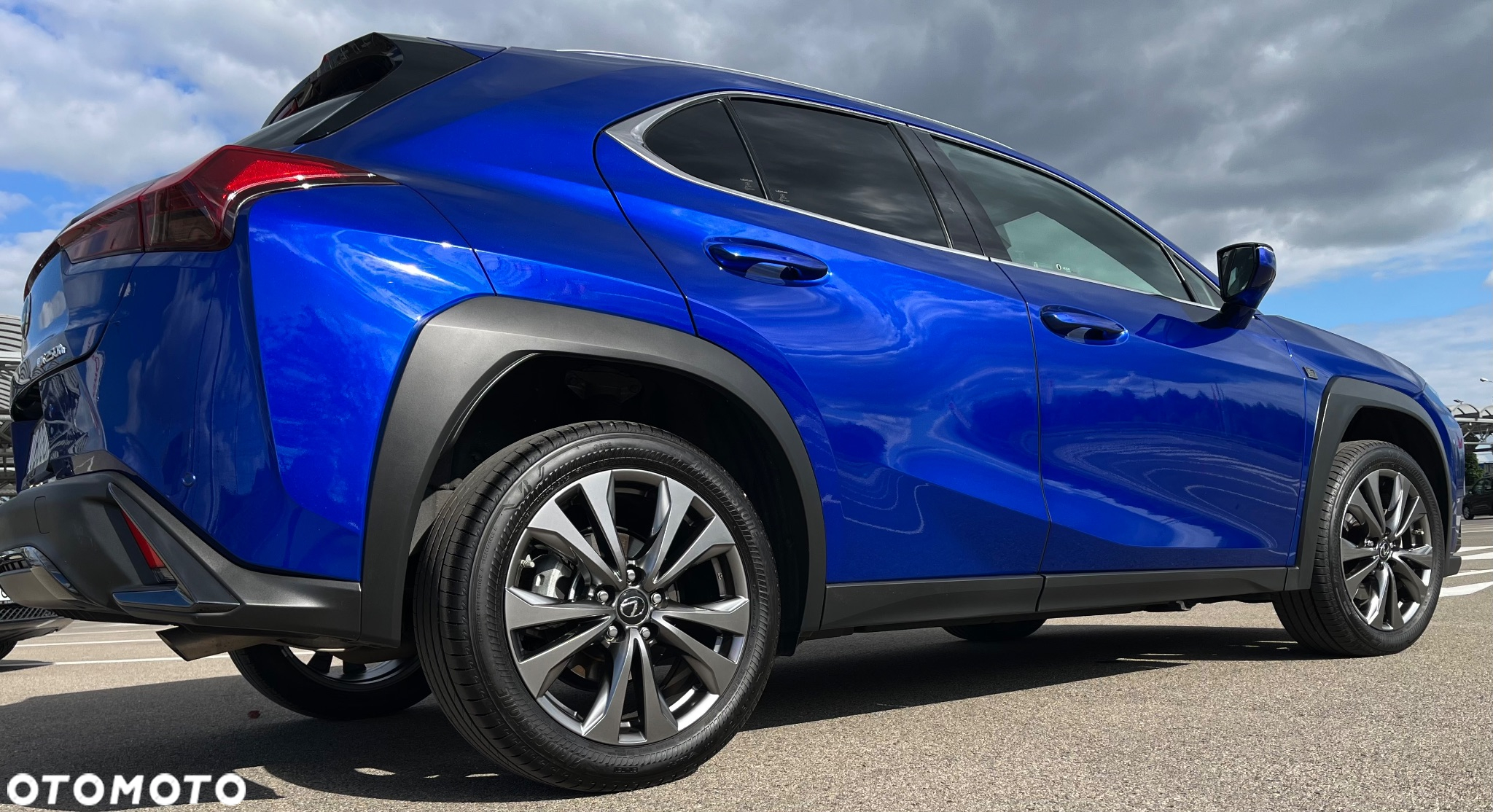 Lexus UX 250h (E-FOUR) F SPORT - 6
