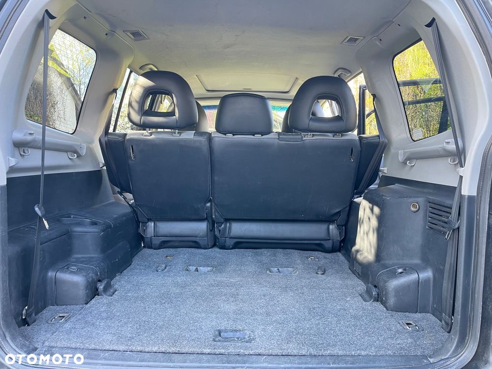 Mitsubishi Pajero - 12