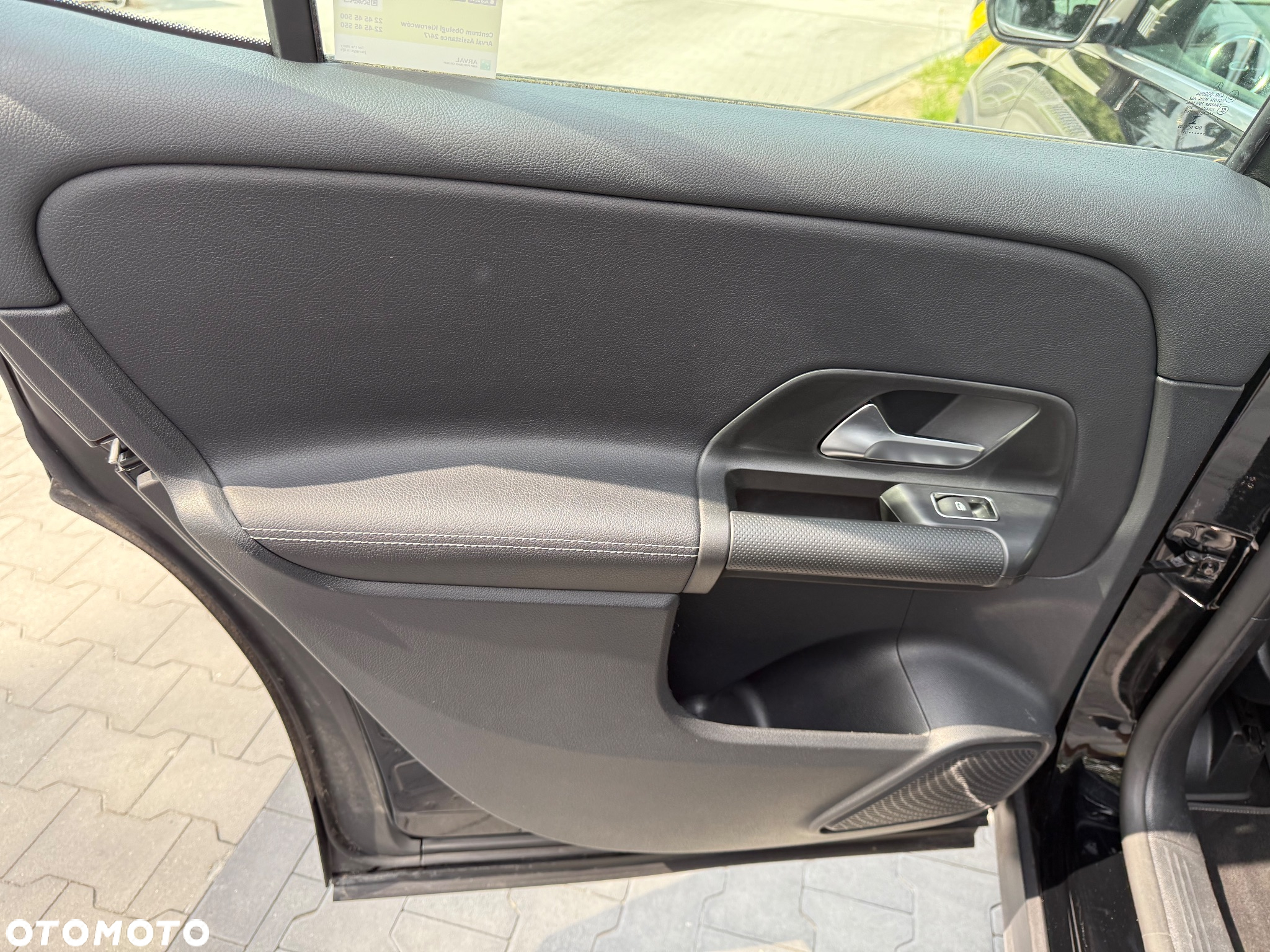 Mercedes-Benz GLB 200 7G-DCT - 24