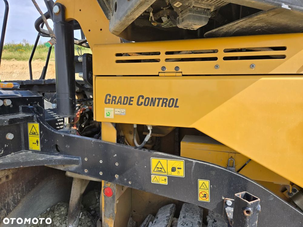 Caterpillar AP655F - 6