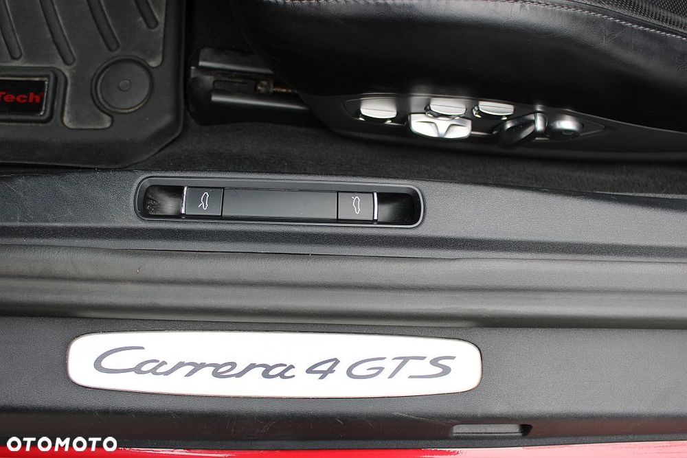 Porsche 911 Carrera 4 GTS PDK - 13