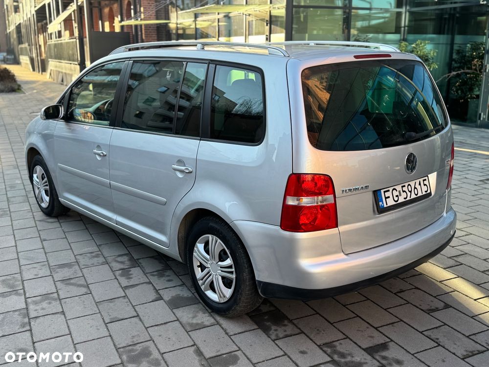 Volkswagen Touran 2.0 TDI Highline - 3