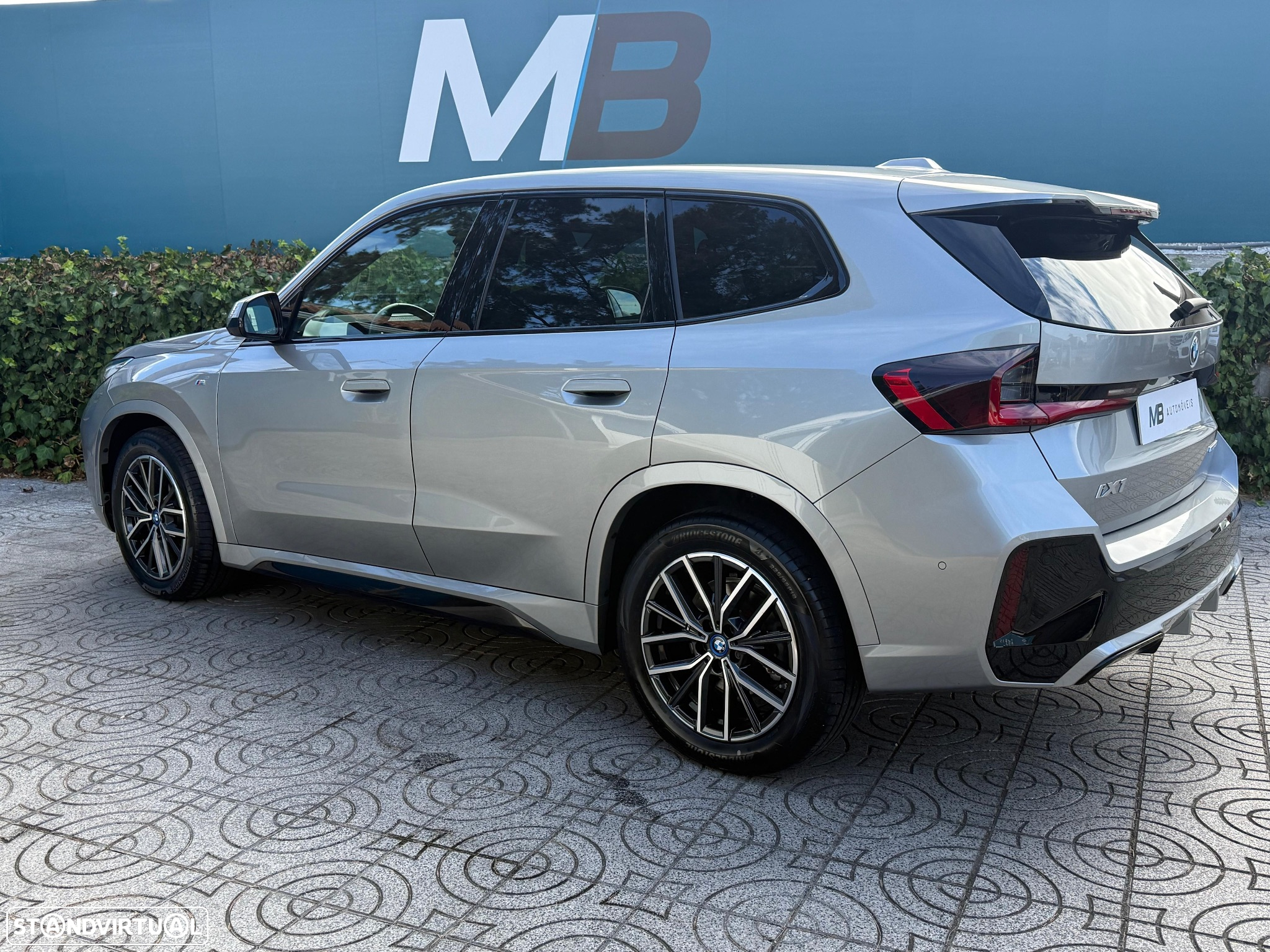 BMW iX1 eDrive20 Pack Desportivo M - 4