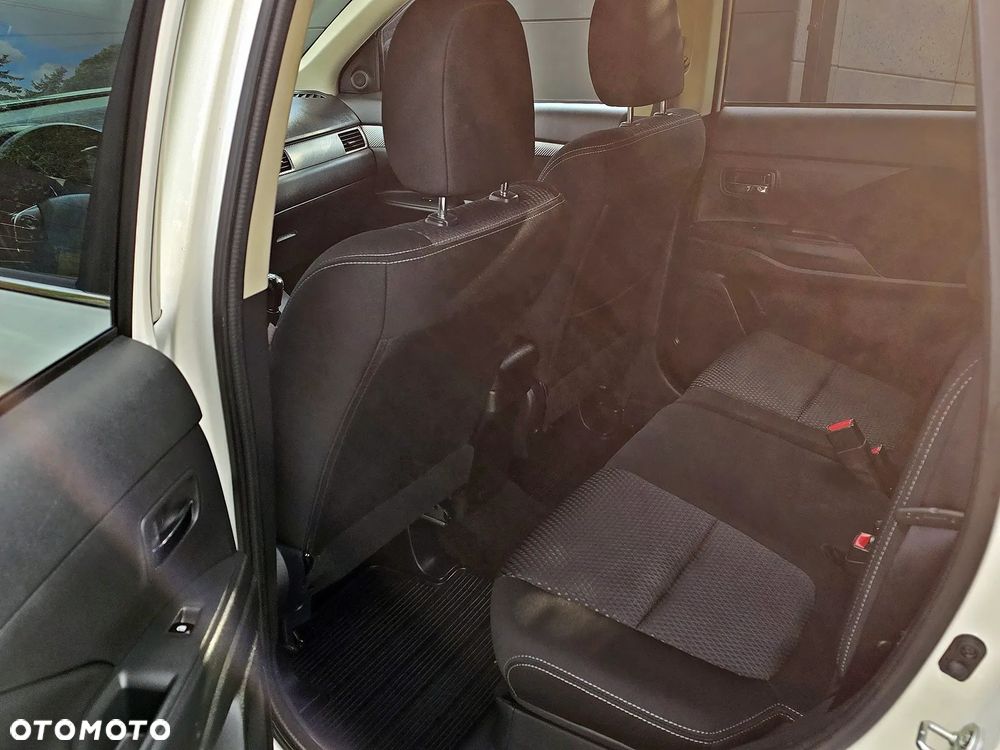 Mitsubishi Outlander 2.0 2WD Invite - 15