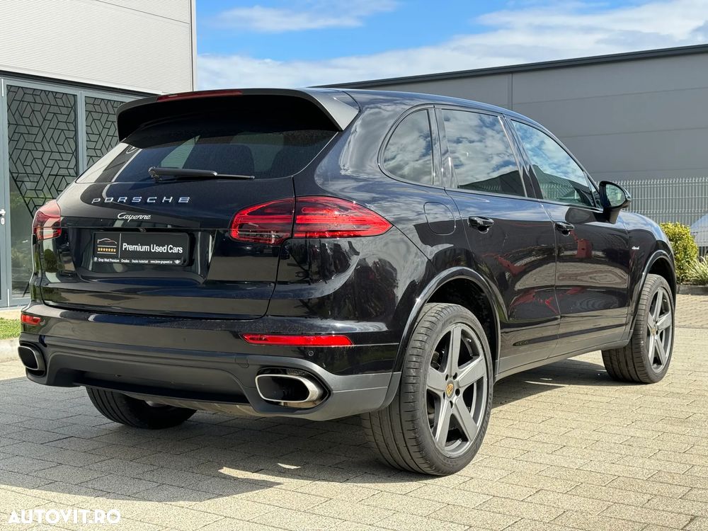 Porsche Cayenne 3.0 L - 7