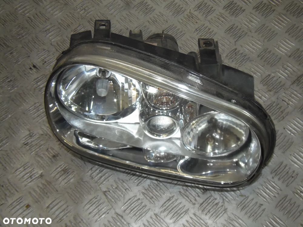 VW GOLF IV PRAWA LAMPA PRZÓD REFLEKTOR - 1