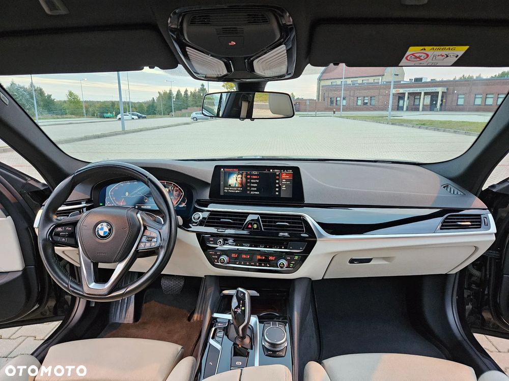 BMW Seria 5 530i xDrive Luxury Line - 7