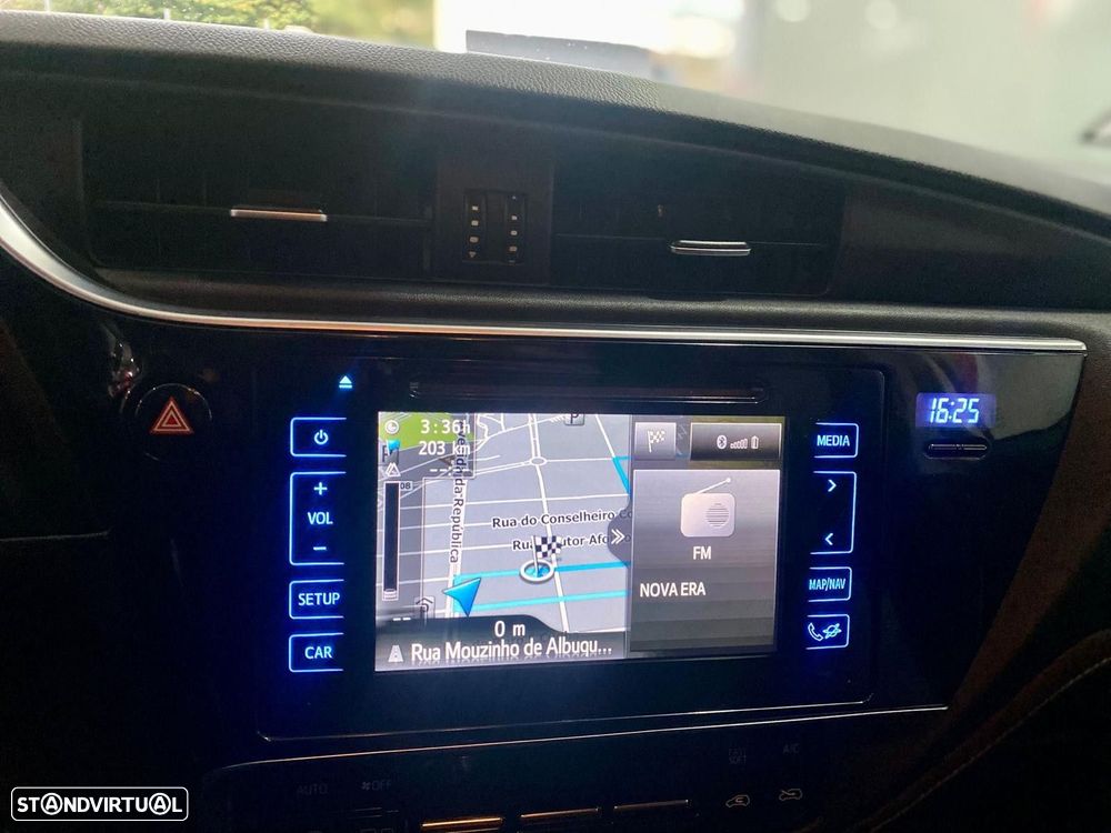 Toyota Auris 1.6 D-4D Exclusive - 24