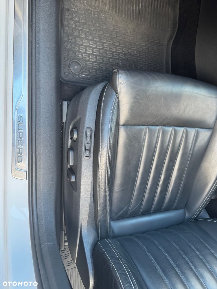 Skoda Superb 2.0 TDI DSG Premium Edition - 36