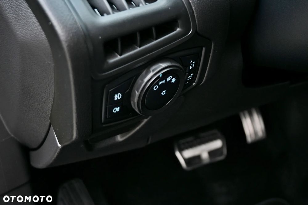 Ford Focus 1.5 EcoBoost ST-Line - 32