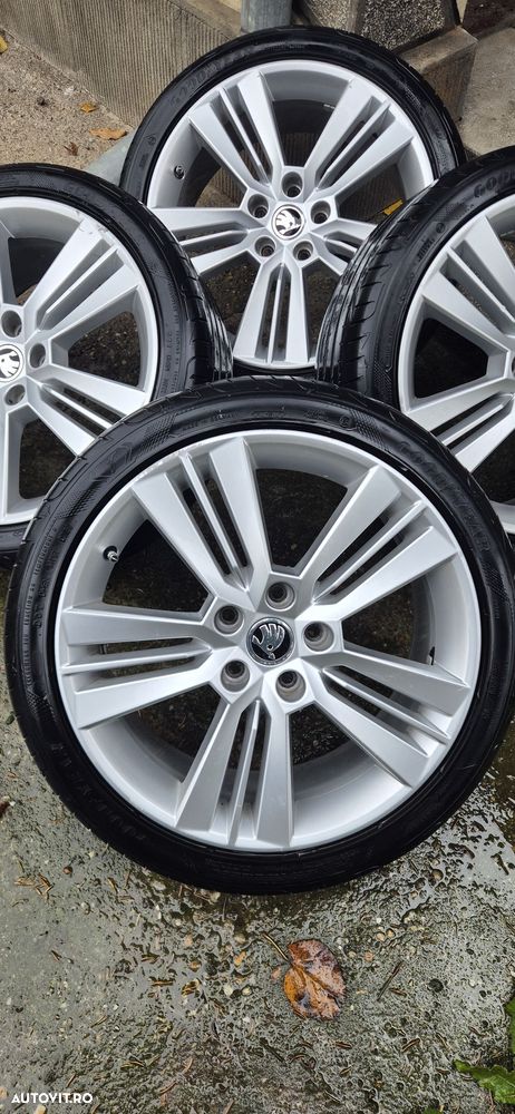 Skoda Octavia 2.0 TDI RS DSG - 25