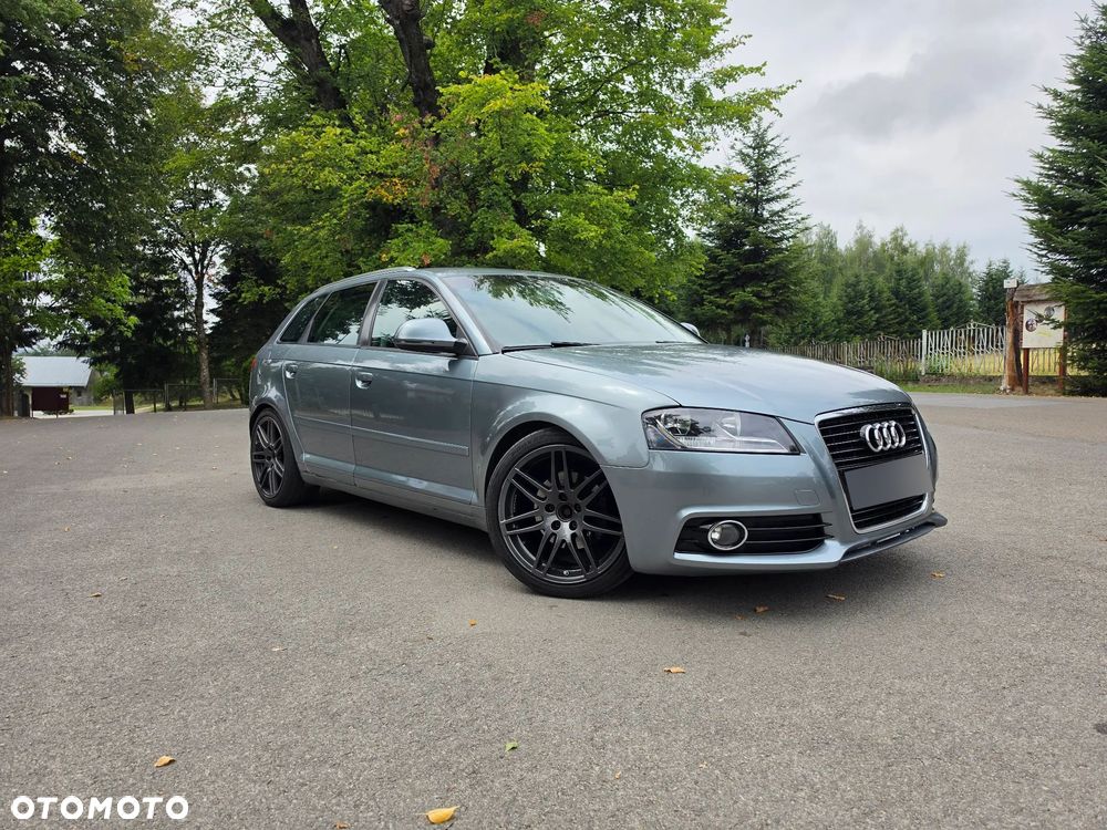 Audi A3 Sportback - 1