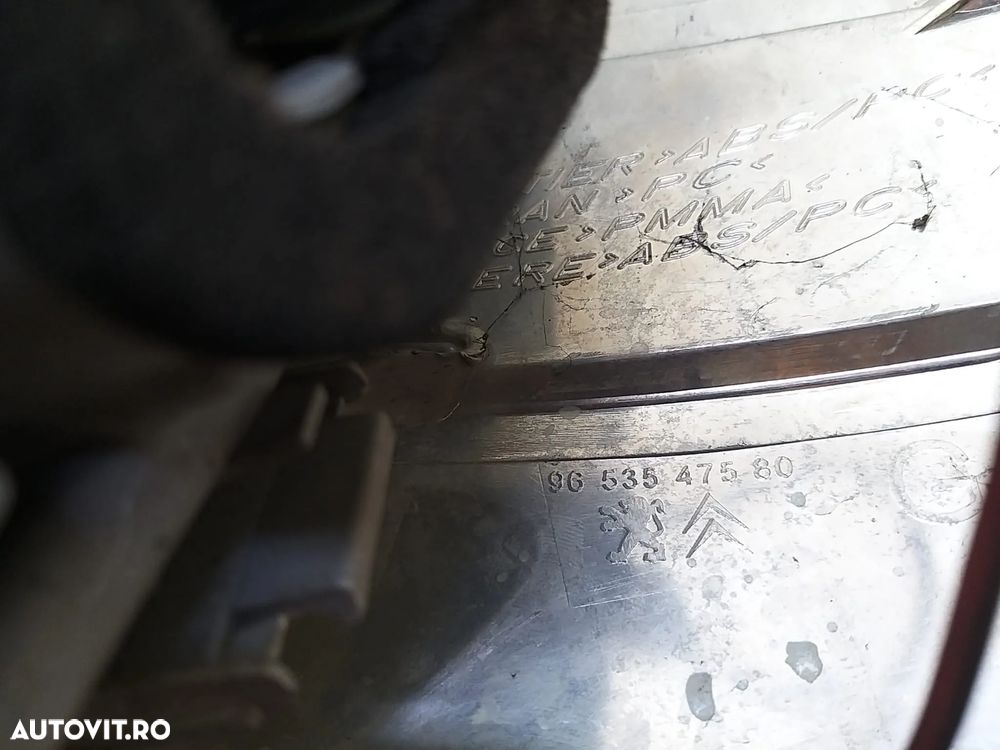 Stop tripla lampa stanga aripa citroen c4 picaaso 1 ud 9653547580 - 3