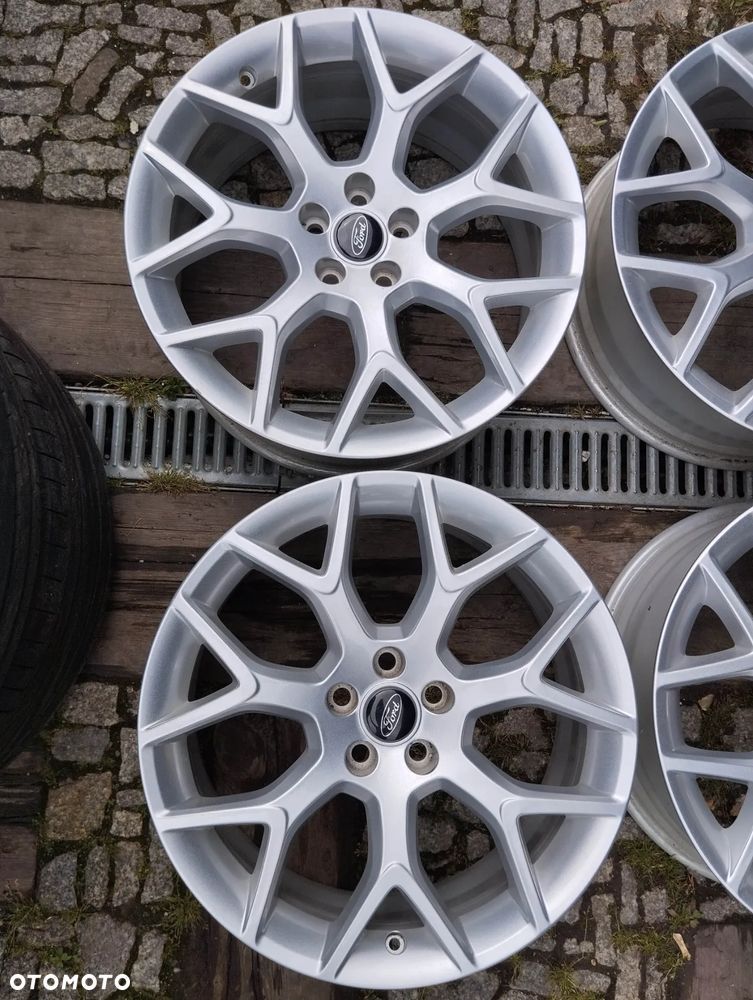 JAGUAR FORD 5X108 19 8,5J ET49 - 3