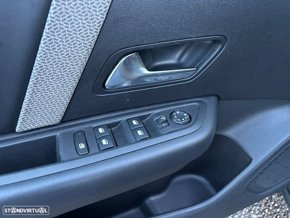 Citroën C4 1.2 PureTech Shine Pack EAT8 - 19