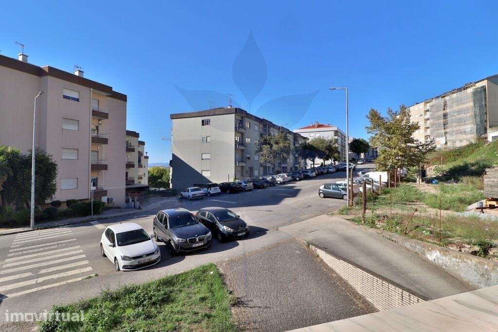 Arrendamento Apartamento T3 Duplex - Semi-Mobilado em Real - Grande imagem: 4/28