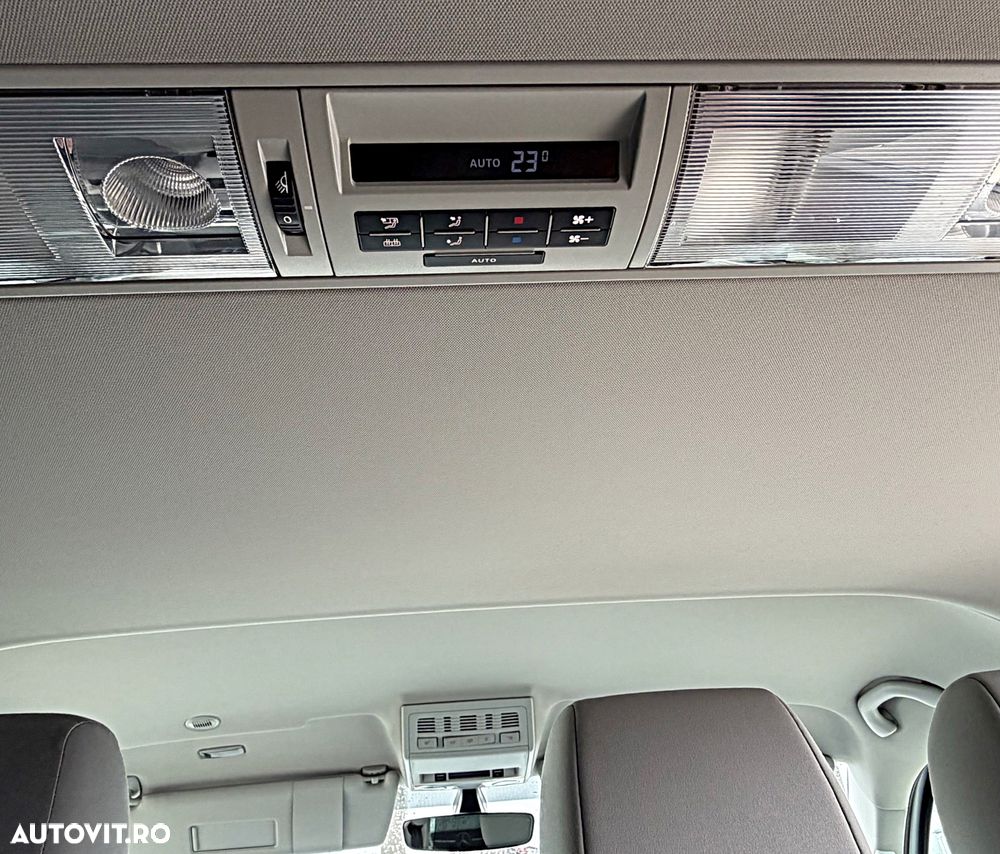 Volkswagen Caravelle - 31