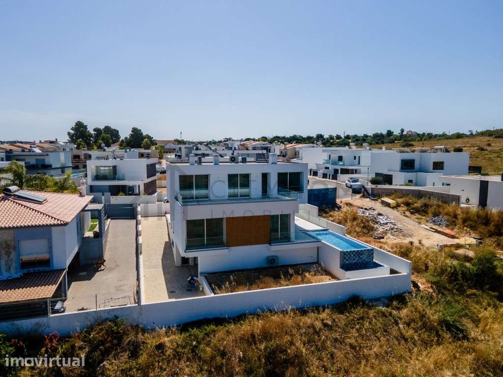Moradia T3+1 contemporânea com piscina - Grande imagem: 4/53